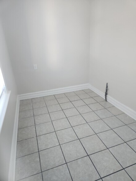 Bedroom - 2326 S Homan Ave