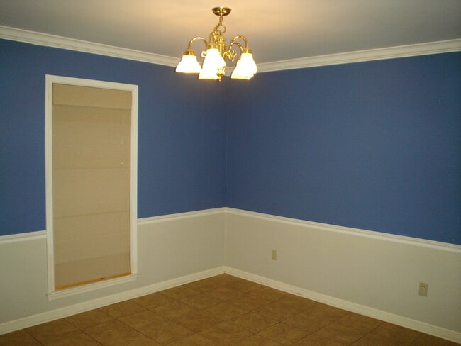 Building Photo - QUESTIONS PLEASE CONTACT Peggy Goodman 501...