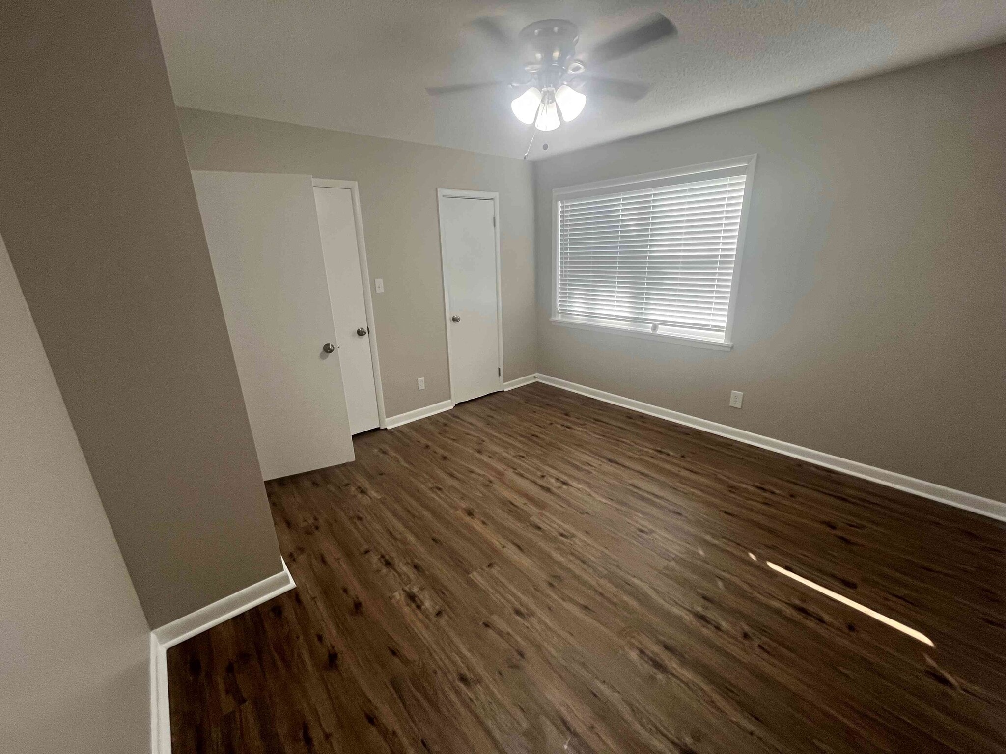 Building Photo - 512 Blaine Dr SW