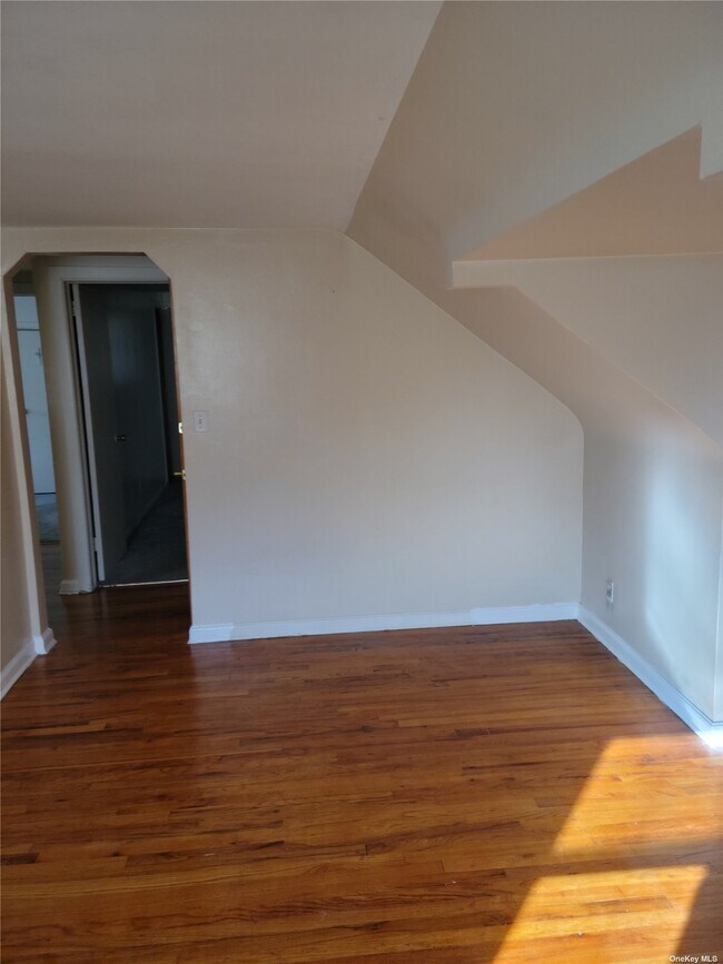 Building Photo - 48 Hendrick Ave