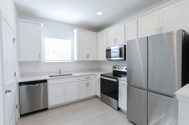 Building Photo - 5135 Lake Hamlin Trail