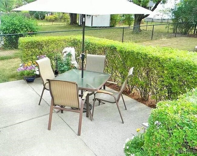 Building Photo - 123 Ava Ln