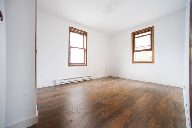 Additional bedroom with large closet - 8 Virginia St