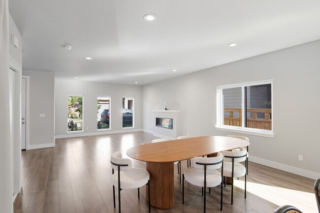 Building Photo - Newer Construction 4 Bedroom Home at Pleas...
