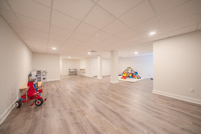 Building Photo - 3081 N Spurway Dr