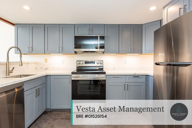 Building Photo - Spacious Designer Loft in One of San Francisco's Most Connected Neighborhoods
