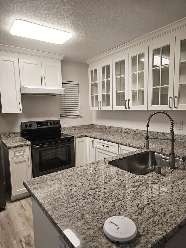 Building Photo - 3768 W Benjamin Holt Dr