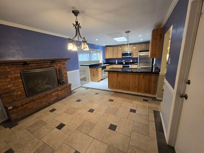 Building Photo - Spacious Home in NE Heights