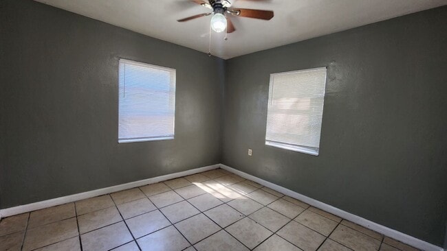 Building Photo - Beautiful & Cozy 3/1 in Downtown St.Pete!! $300 OFF FIRST MONTHS RENT MOVE-IN SPECIAL!!