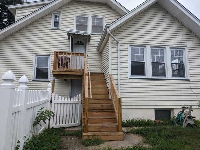 Building Photo - 26 Lavergne St