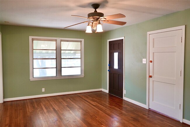 Building Photo - 7328 Oak Hl