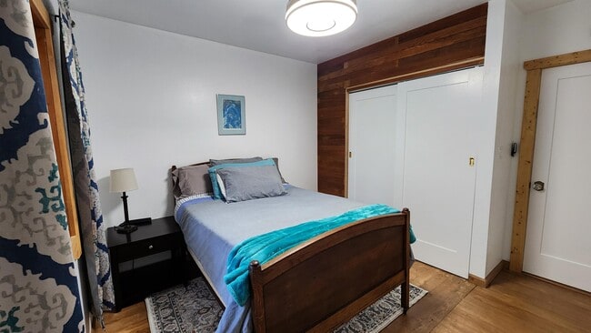Building Photo - 122 Bear Cove