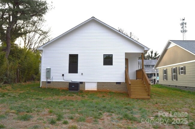 Building Photo - 620 W Bell St