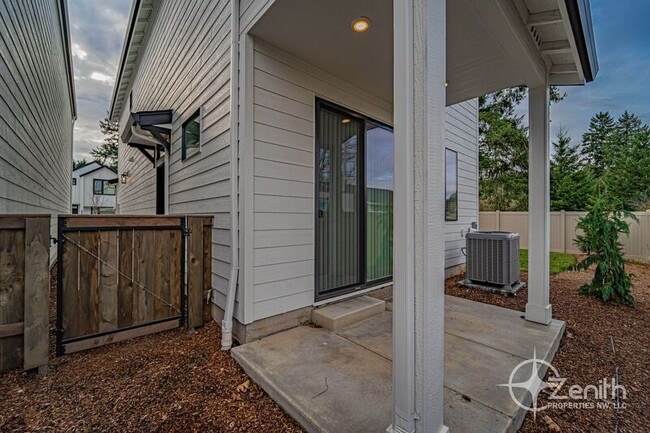 Building Photo - 16304 NE 21st St