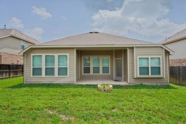 Building Photo - Beautiful Potranco Run Home with 3-Car Garage - Realtor Commission: $750
