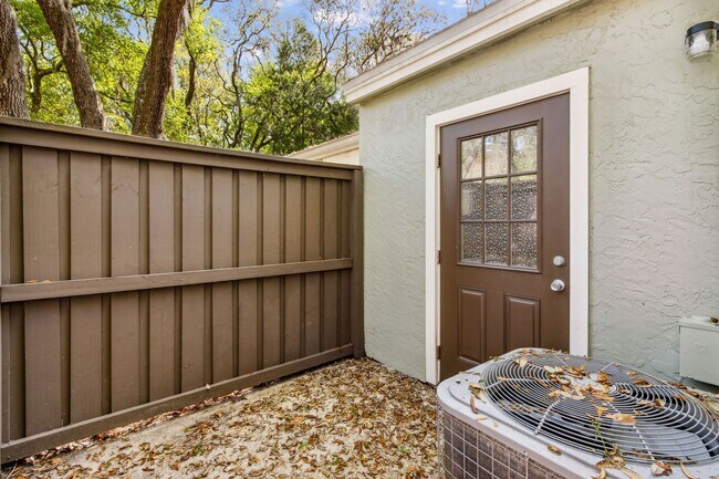 Building Photo - Mariners Walk - Easy walk to the beach