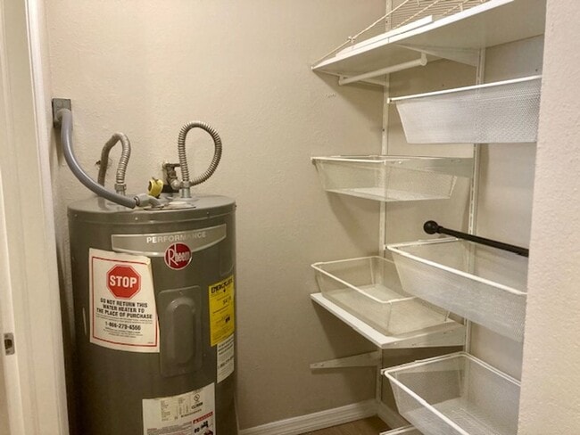 Building Photo - 1 bedroom, 1 bath apartment