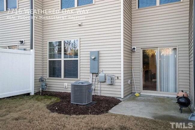 Building Photo - 7716 Weathered Oak Way