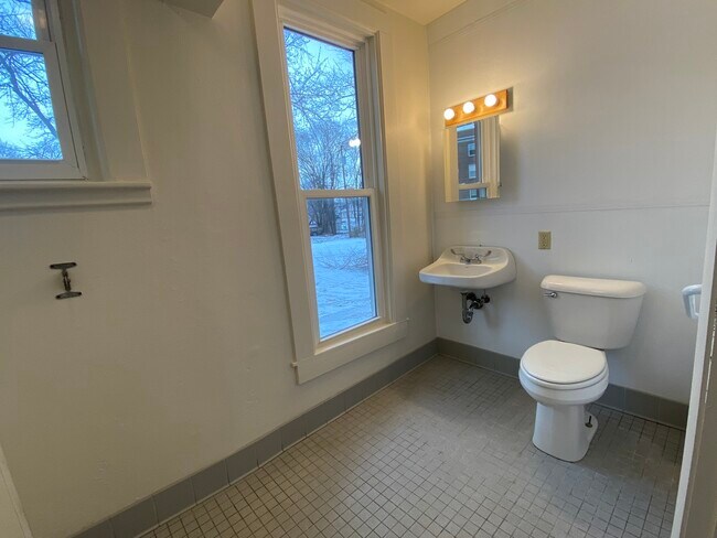 Building Photo - 113 Saint Louis Street, Unit 1