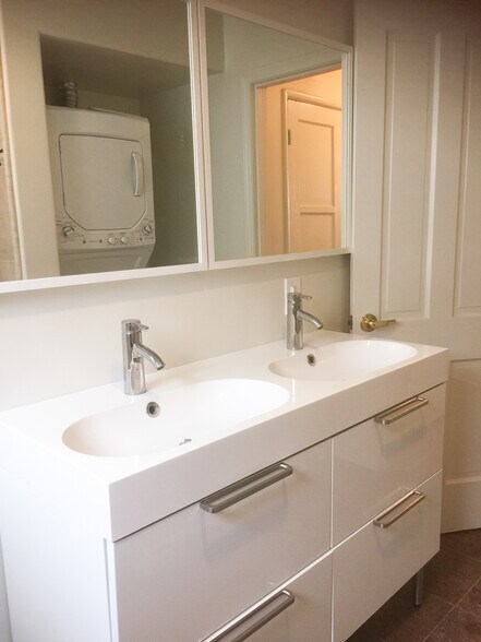 Building Photo - 933 E 1st St