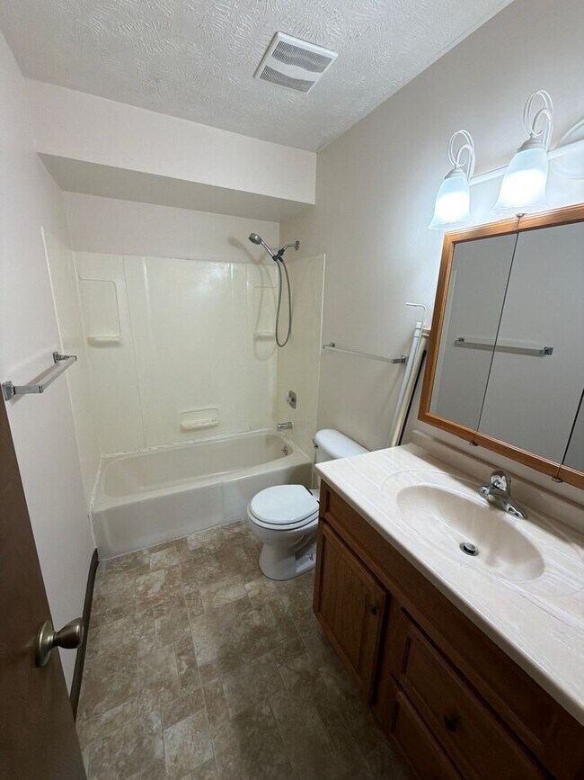 Building Photo - 4620 Grassridge Rd