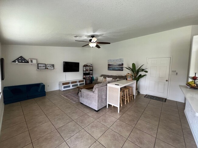 Building Photo - SOLAR & POOL HOME!