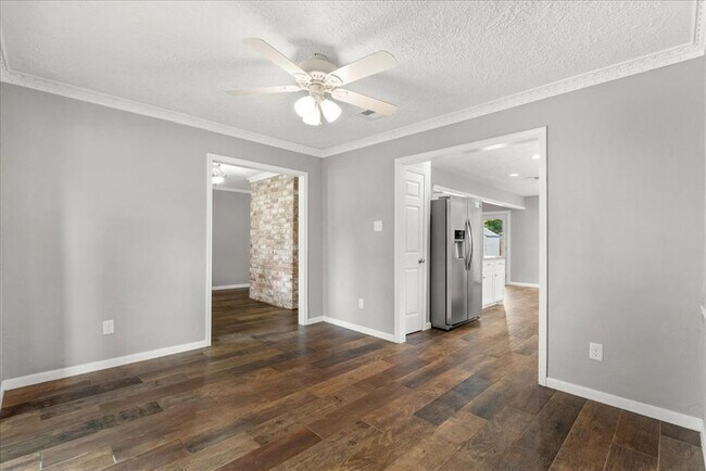 Building Photo - 3319 Meadowcreek Dr