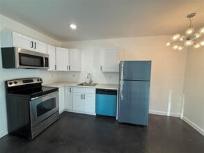 Building Photo - 1135 Holly Glen Cir