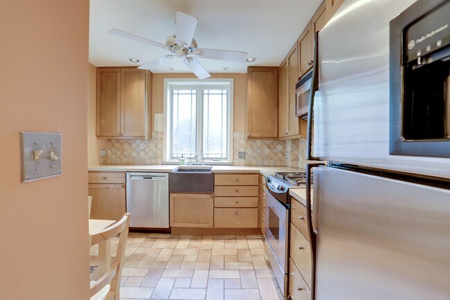 Building Photo - 1512 Swann St NW