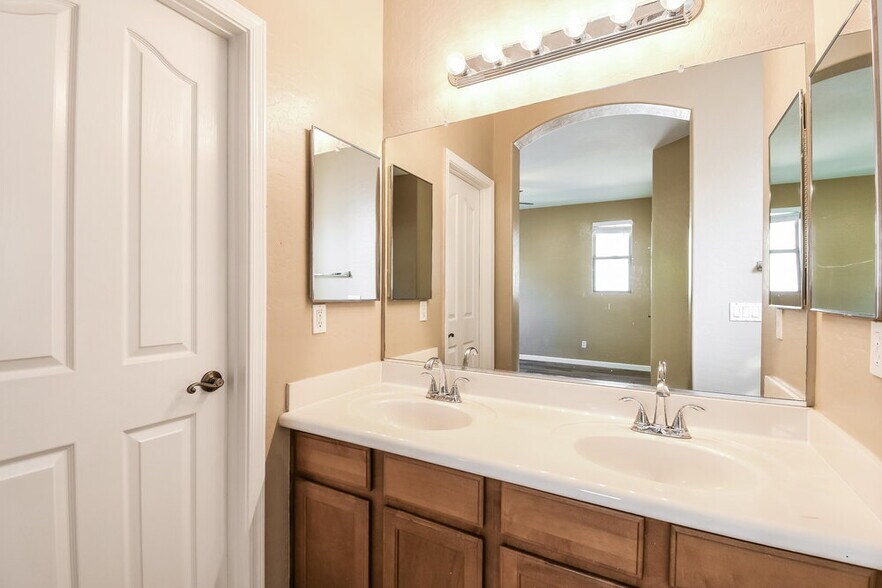 Building Photo - 3691 E Stampede Dr