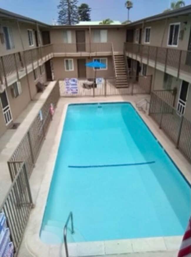 Building Photo - Stunning 1 Bedroom