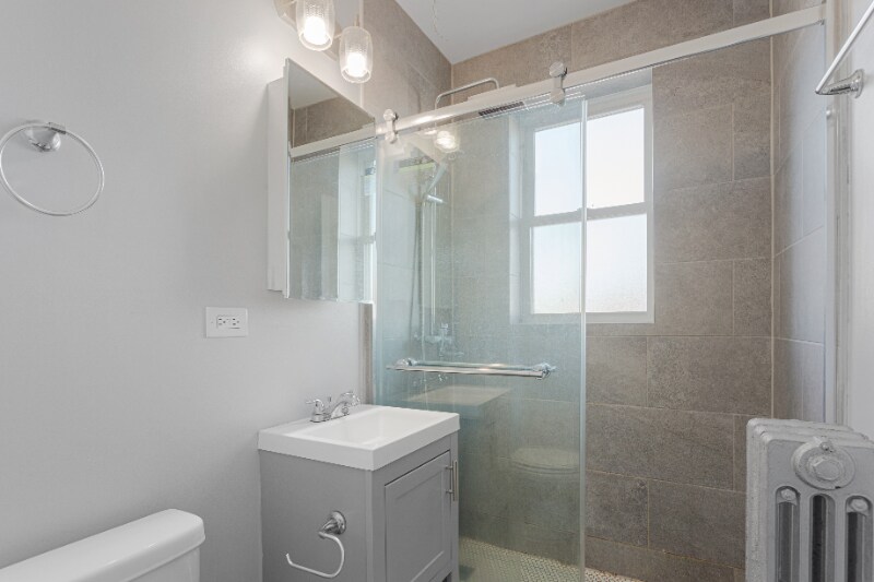 Building Photo - 1521 W Sherwin Ave