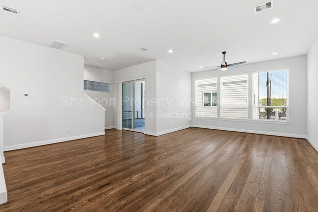 Building Photo - 3024 Charline