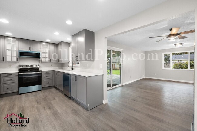 Building Photo - Fully Renovated 4-Bedroom Home with Shop, RV Parking & Expansive Yard – Oregon City