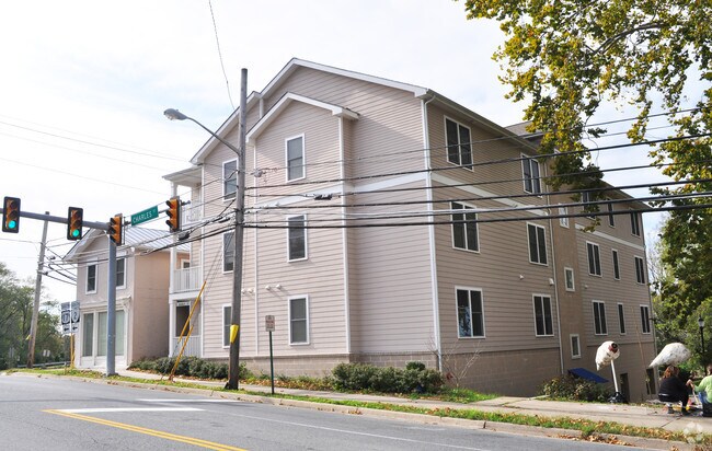 Building Photo - Colonial Heights Apartments