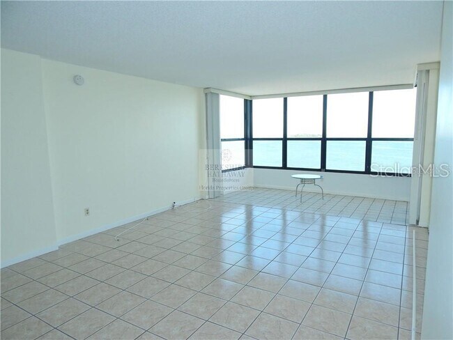 Building Photo - 300 Woodette Dr