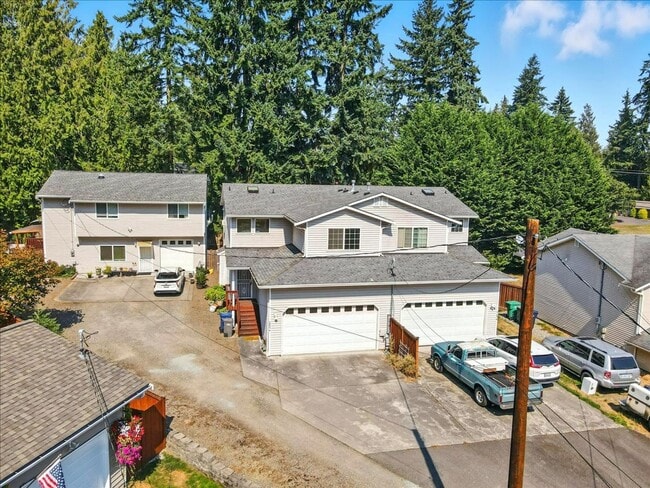Building Photo - 3bd/2.5ba Everett Duplex
