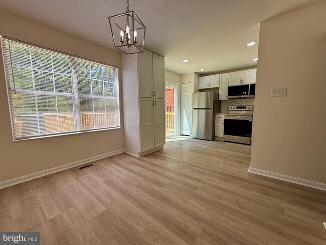 Building Photo - 4 Bright Star Ct
