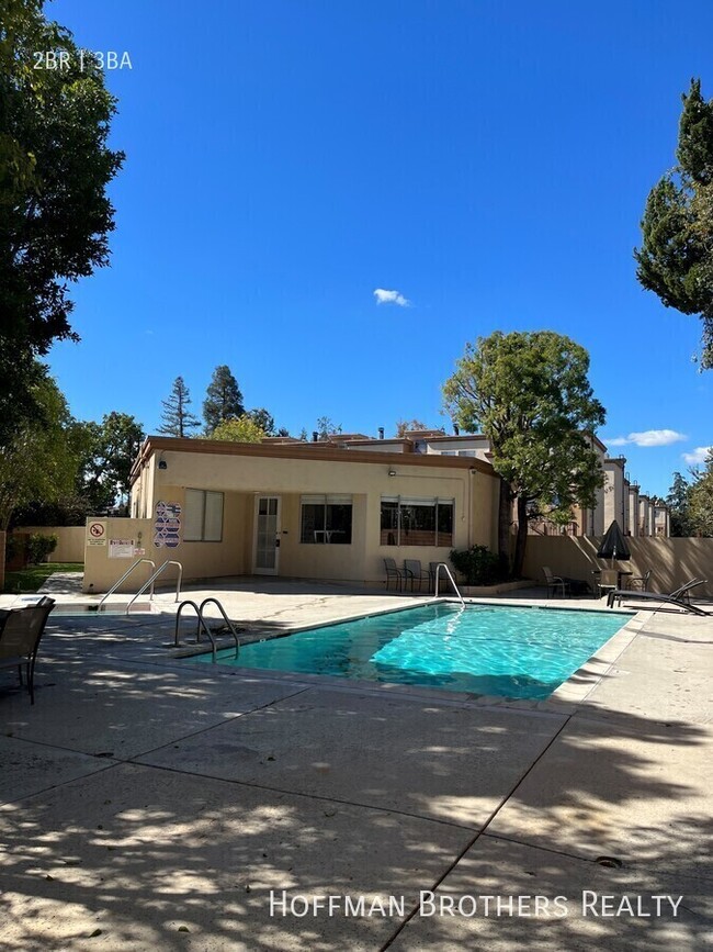 Building Photo - 22321 Victory Blvd