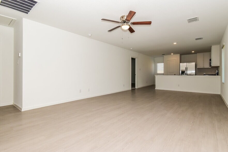 Building Photo - 1720 Crossbill St