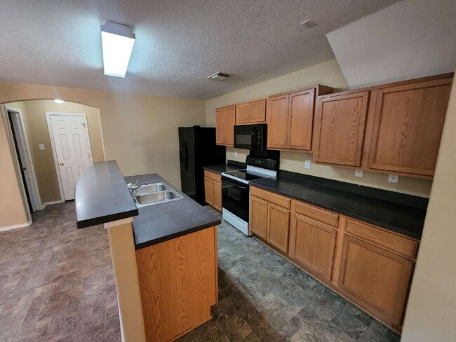 Building Photo - Spacious 4 Bedroom Home in Prime Medical Center Location