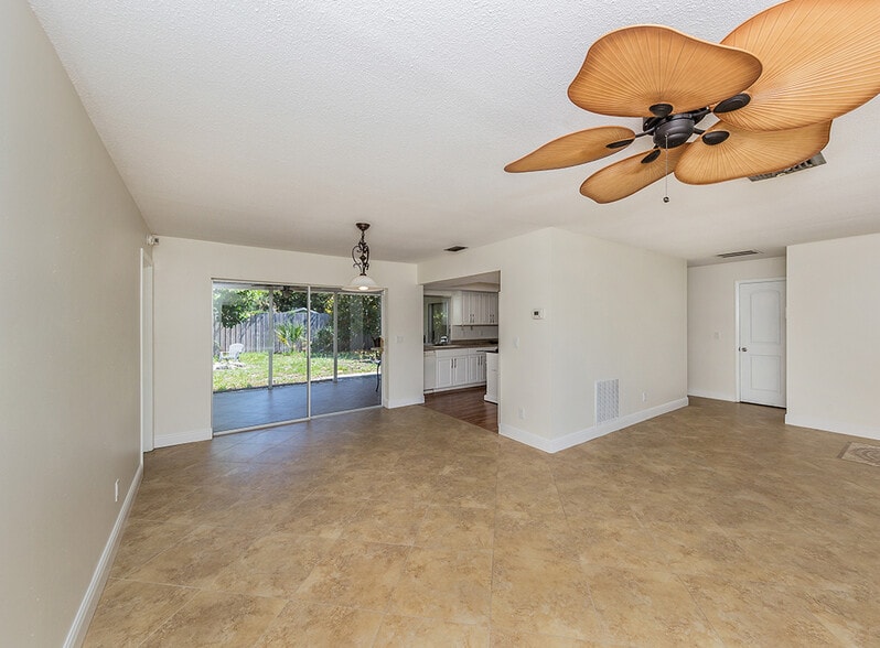 Building Photo - 500 Sunset Beach Dr