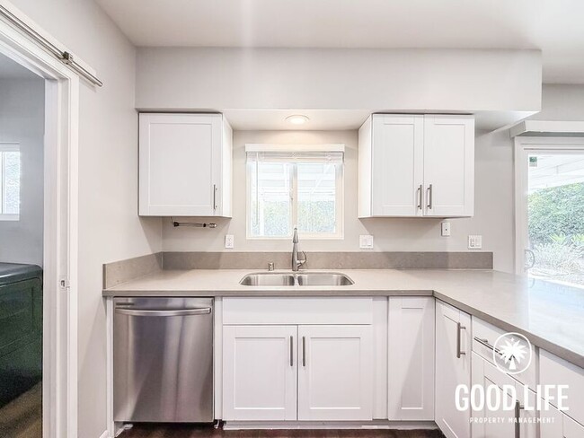 Building Photo - 9312 Alderbury St