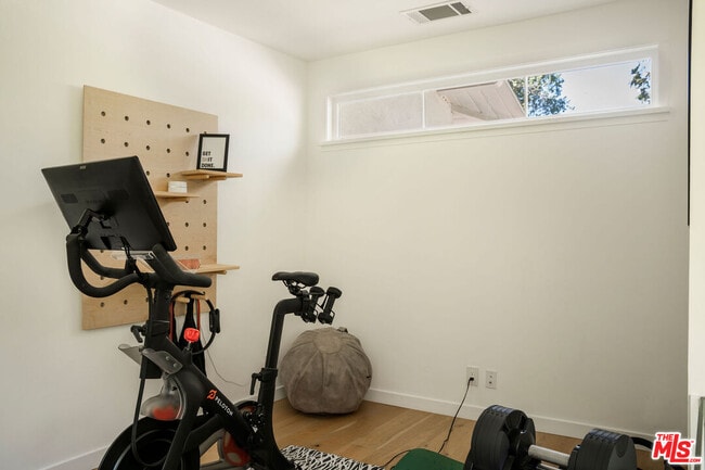 Building Photo - 2410 Nichols Canyon Rd