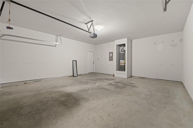 Building Photo - 15802 Celosia St