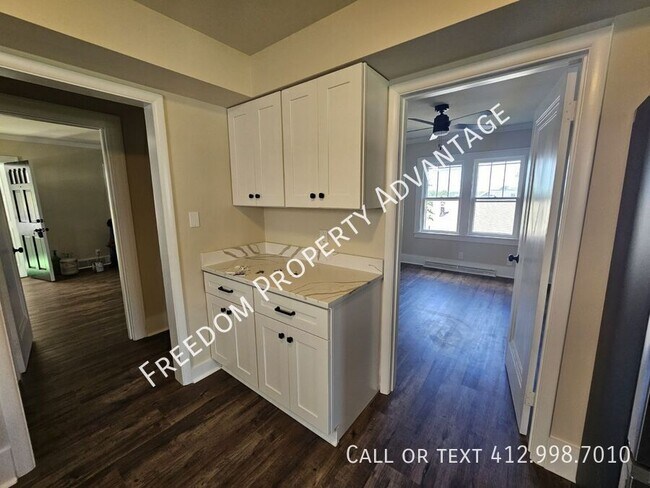 Building Photo - 462 McKinley Ave