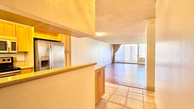 Building Photo - CONVENIENTY LOCATED AND SPACIOUS 2BD/2BA C...