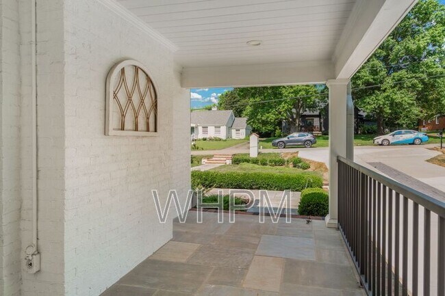 Building Photo - 541 Skyview Dr