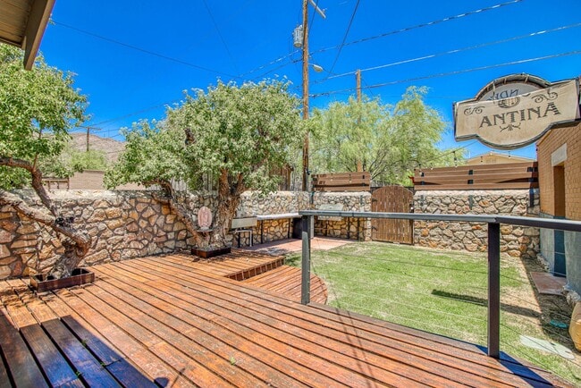 Building Photo - Manhattan Heights Historic District Gorgeous Backyard with Pool and Large House