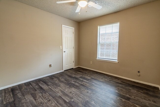 Building Photo - 572 Dockery Ln